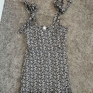 LULU’S black and white dress size M
